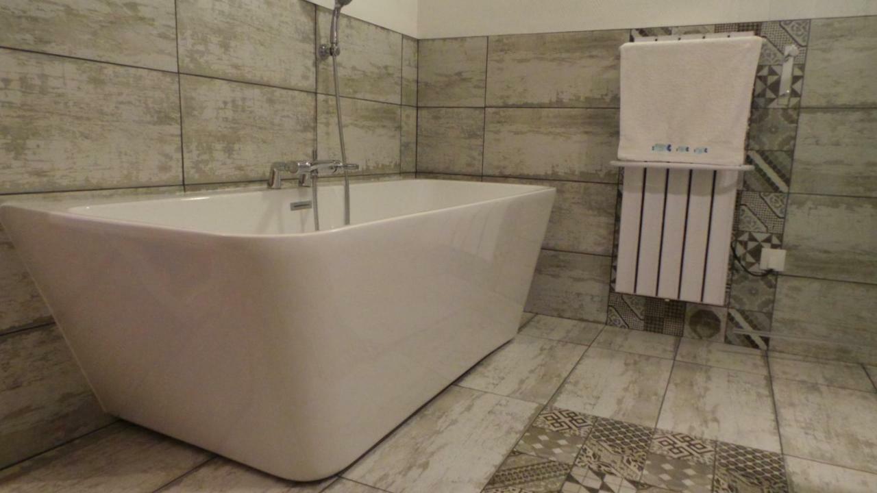 Number9 - Now With Air Conditioned Rooms Carlipa Экстерьер фото
